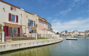  Three-Bedroom Holiday Home in Aigues-Mortes  Эге-Морте